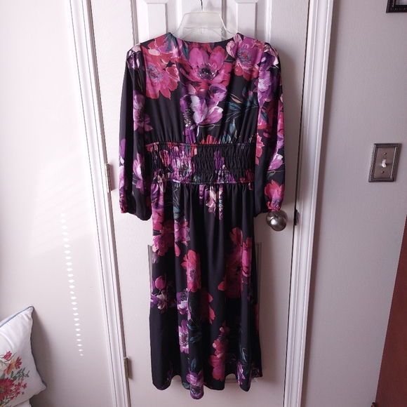 Danny and Nicole - 3/4 Puff Sleeves Ruched Floral Woven Midi Dress - Picture 4 of 7